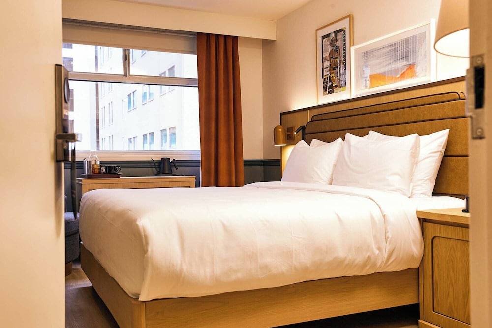 Swanky, King Bed