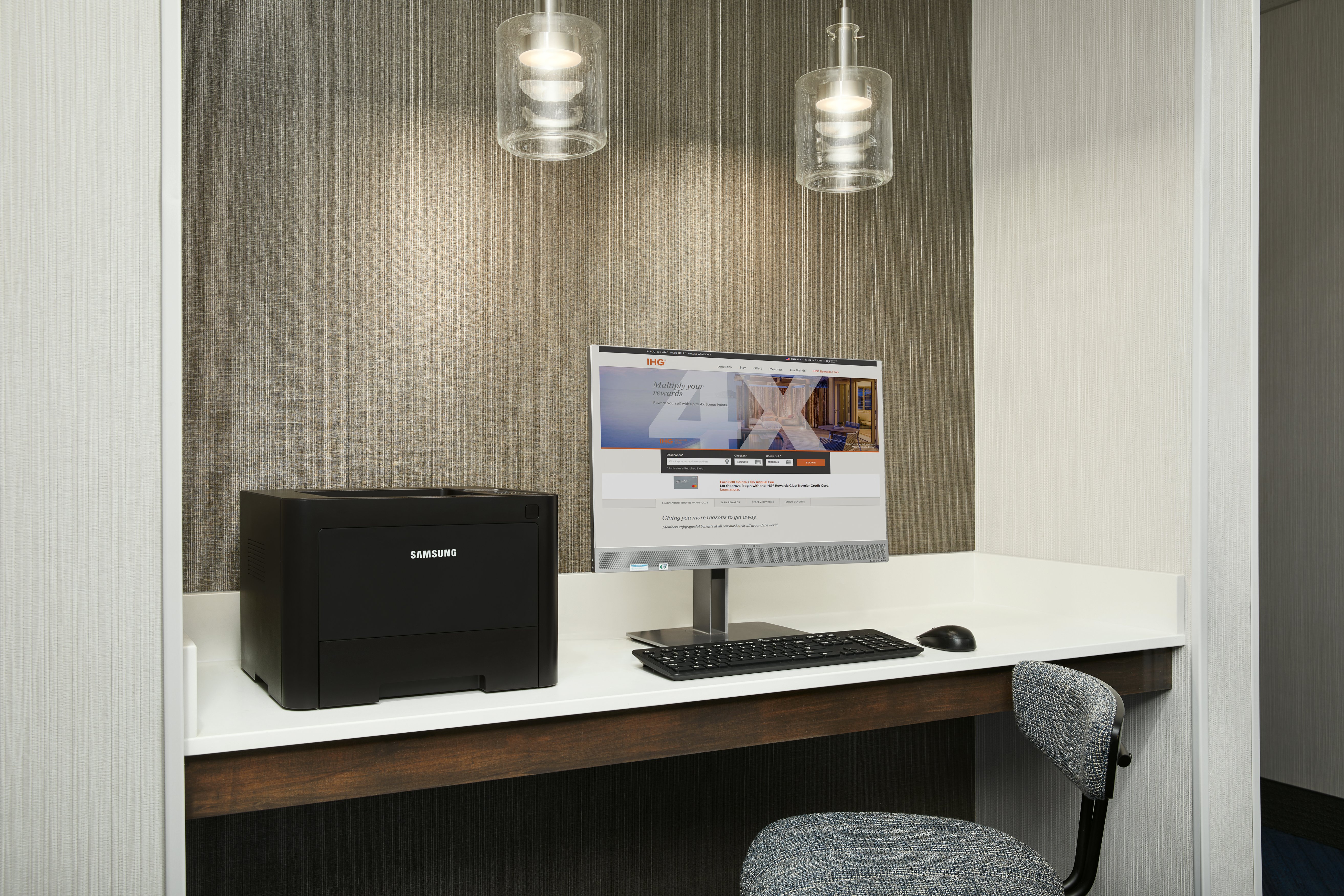 Holiday Inn Express Hotel & Suites I-26 & Us 29 At Westgate Mall 68/75
