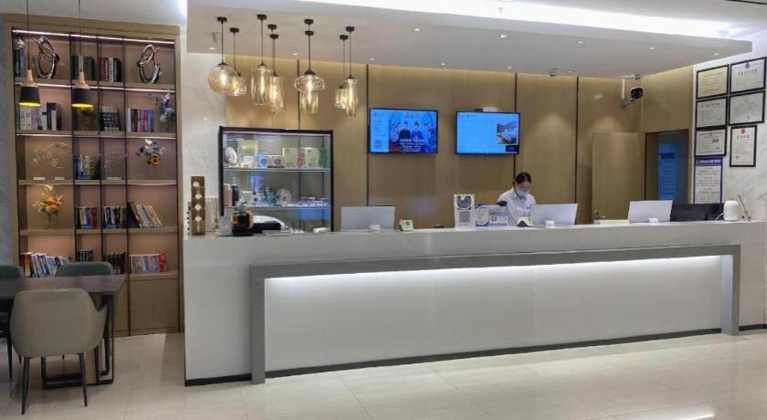 City Comfort Inn (Maoming High Speed Railway Station Wenming Road) 27/57