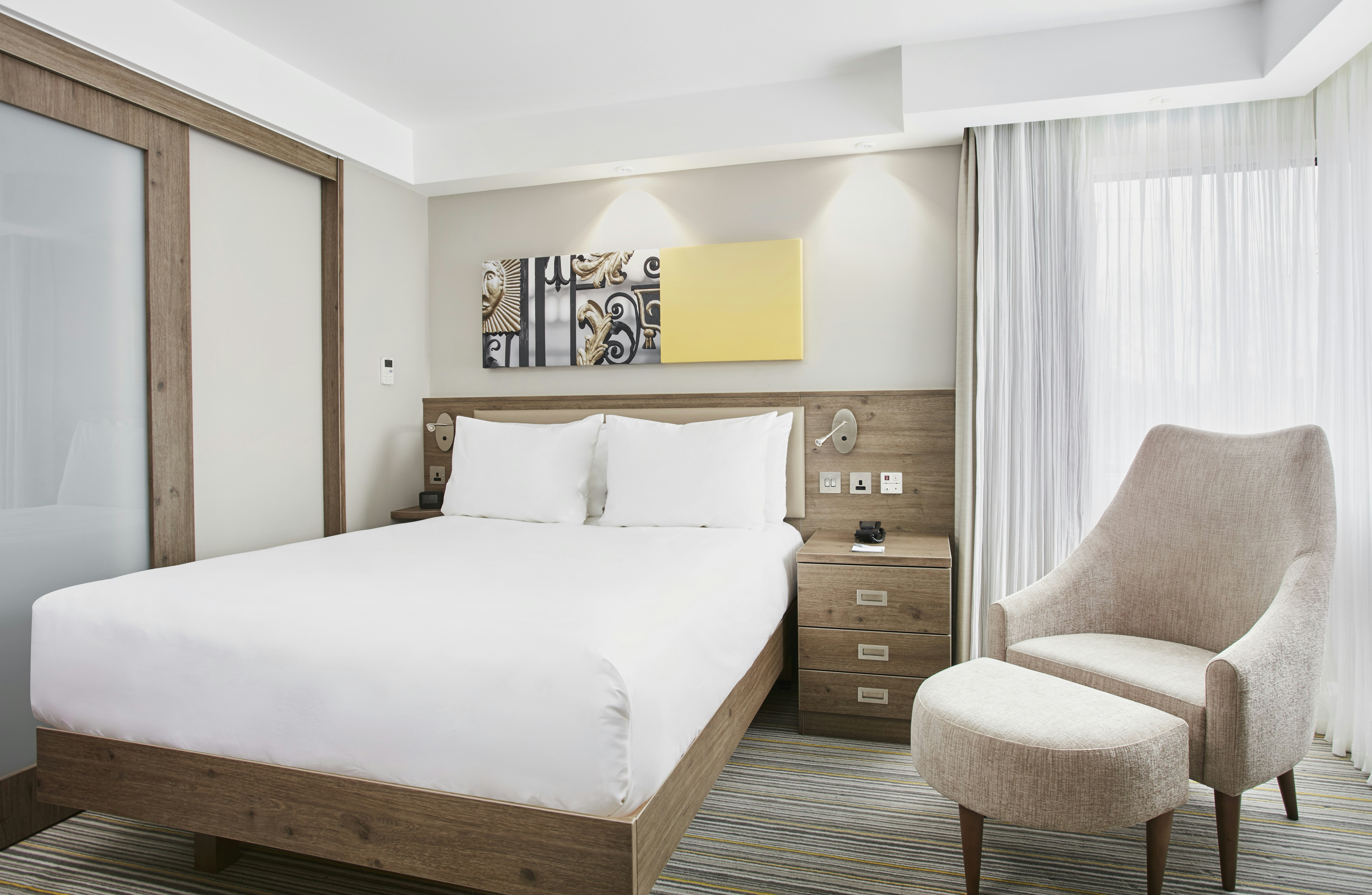 ROOM, QUEEN BED, ACCESSIBLE