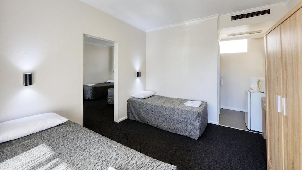 Coachman Hotel Motel 12/47