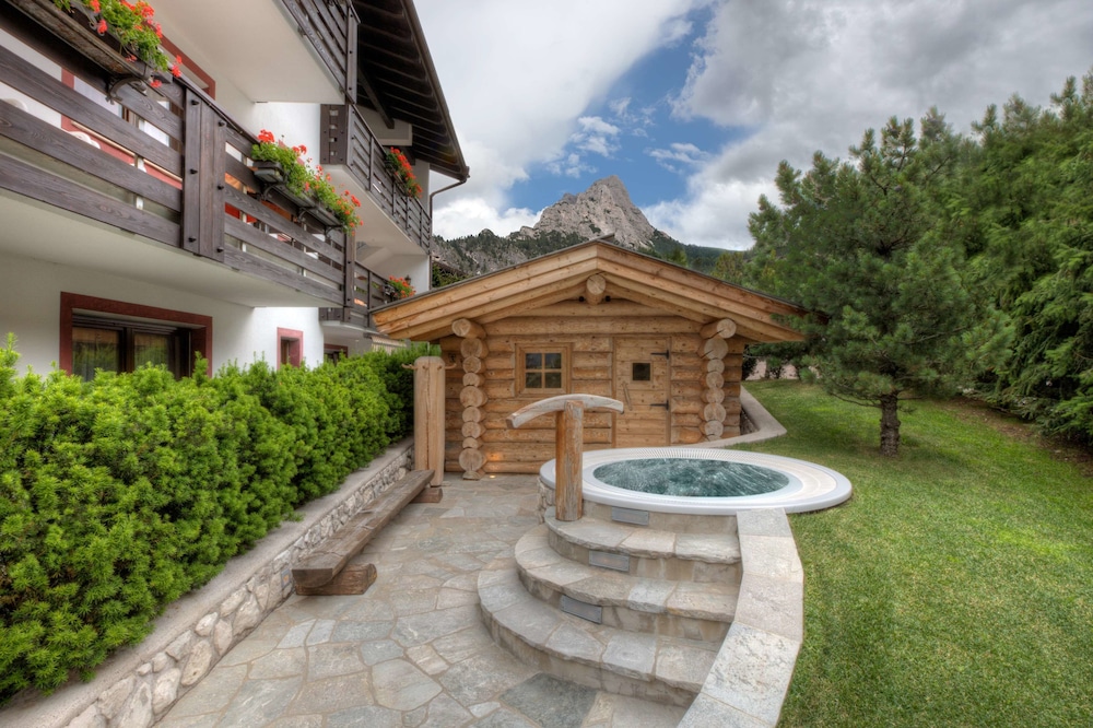 Hotel Tyrol 2/66