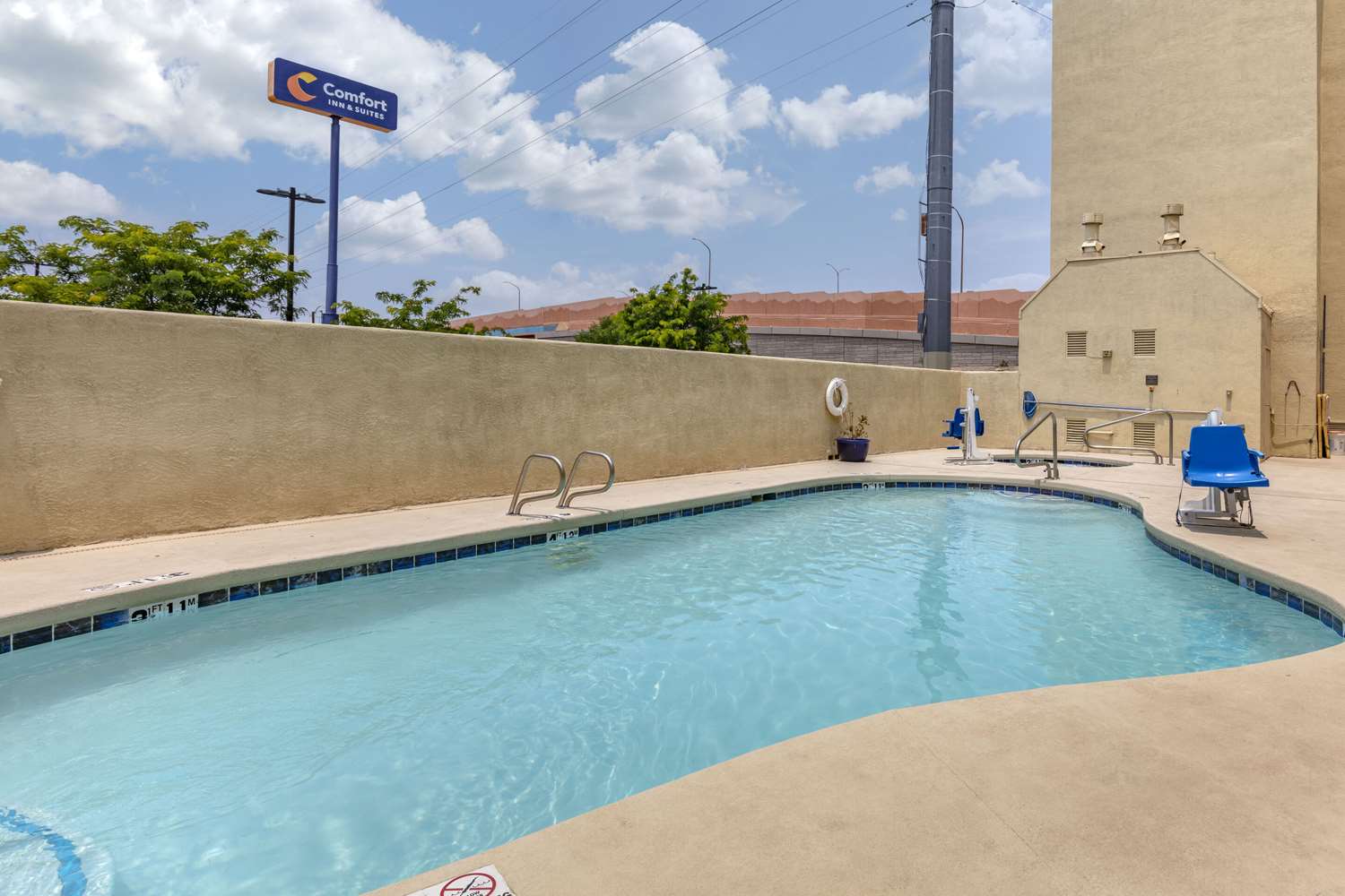 Comfort Inn and Suites Albuquerque Downtown 16/17