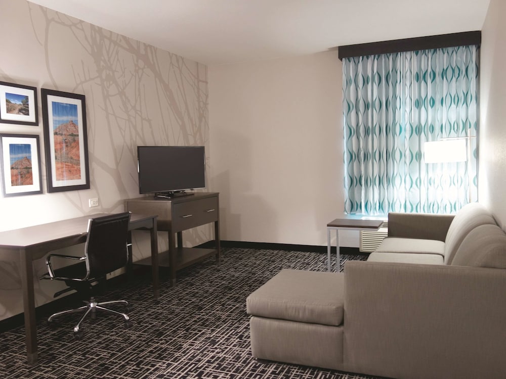 La Quinta Inn Suites By Wyndham Pampa 43/52