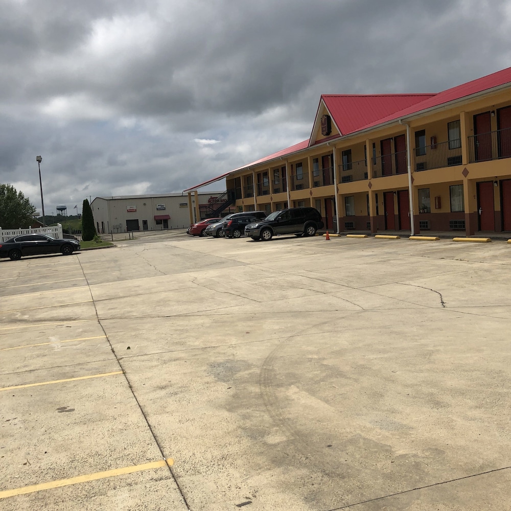 Clairmont Inn 13/18