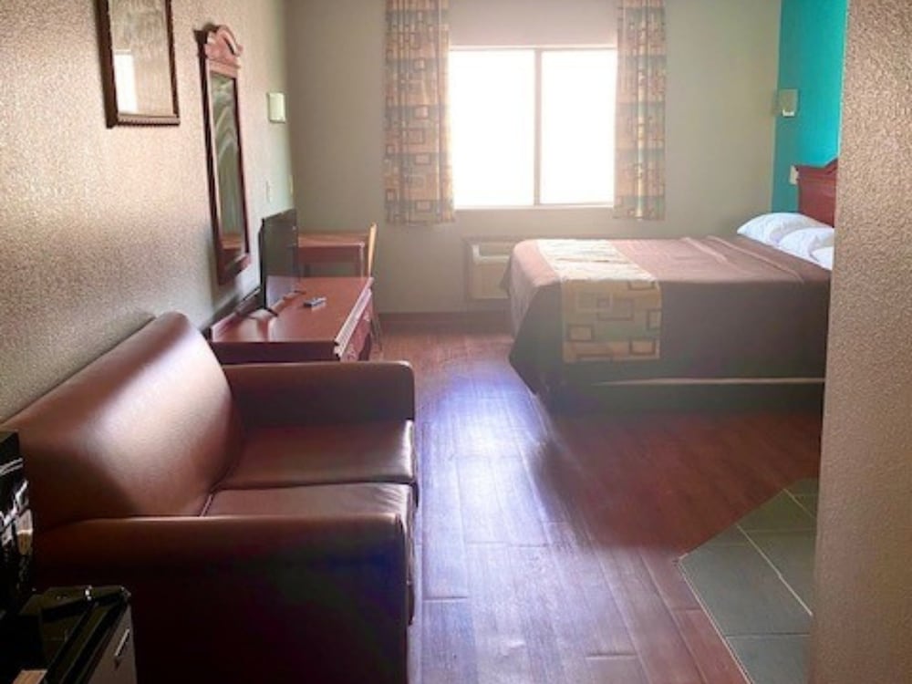 Tropicana Inn and Suites 19/22
