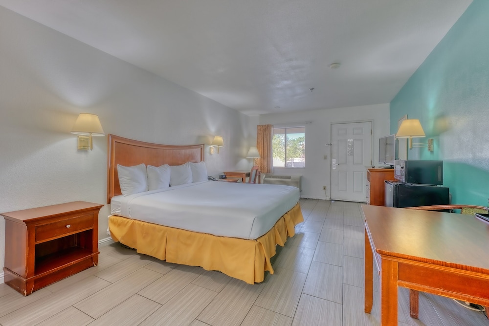 RIO DEL SOL INN NEEDLES 13/62