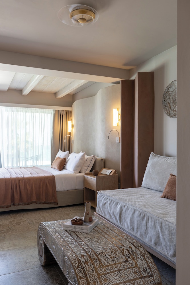 Blue Carpet Luxury Suites 10/50