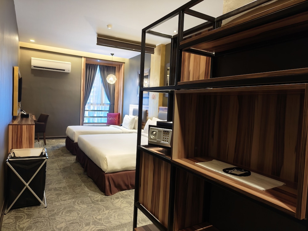 Asiatic Hotel 50/50