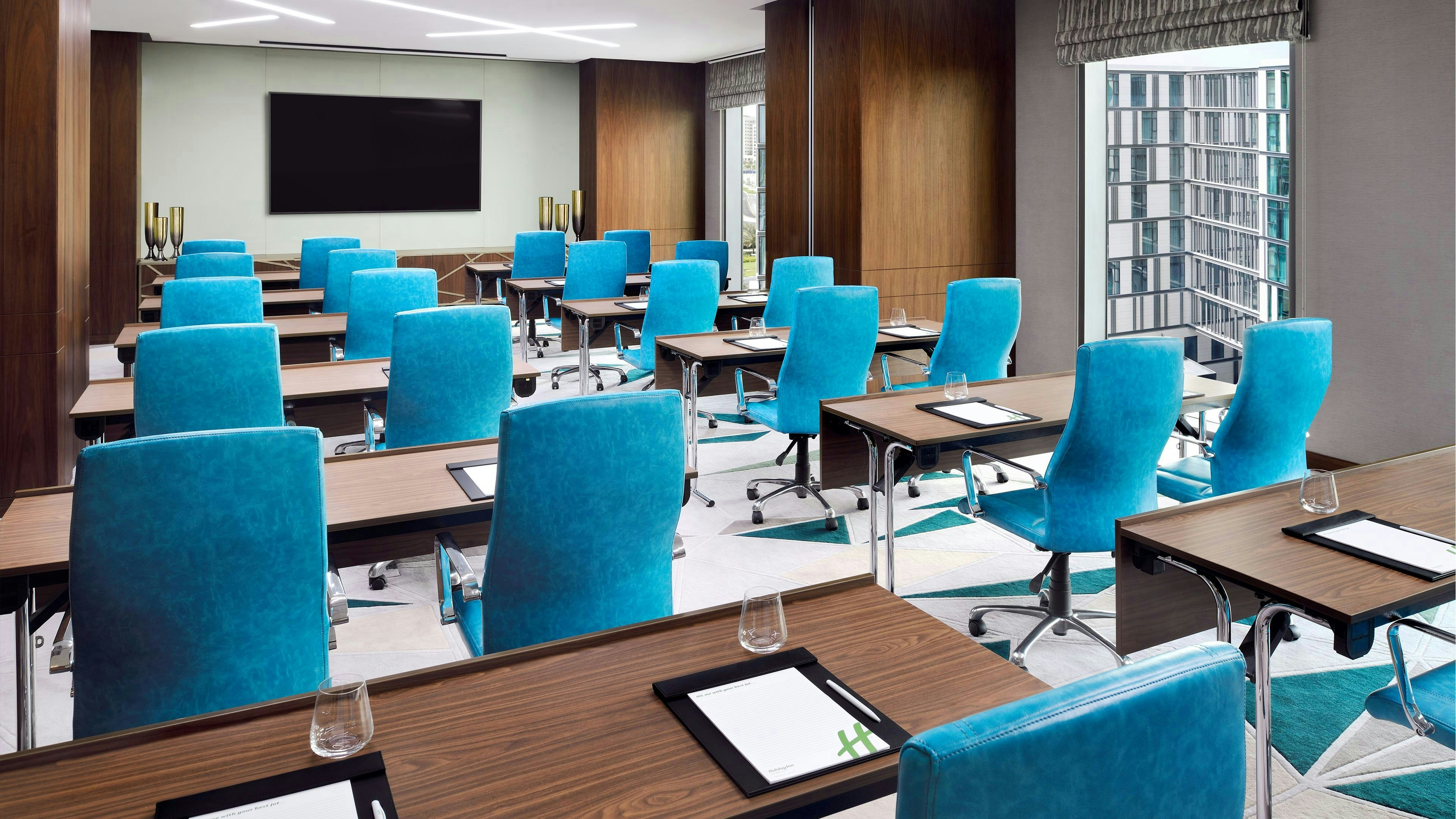 Holiday Inn Dubai Al Maktoum Airport 71/82