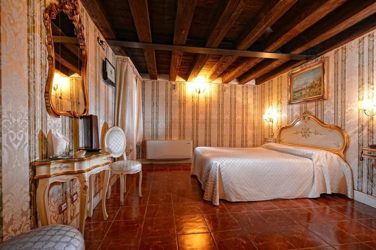 STANDARD, DOUBLE OR TWIN BED