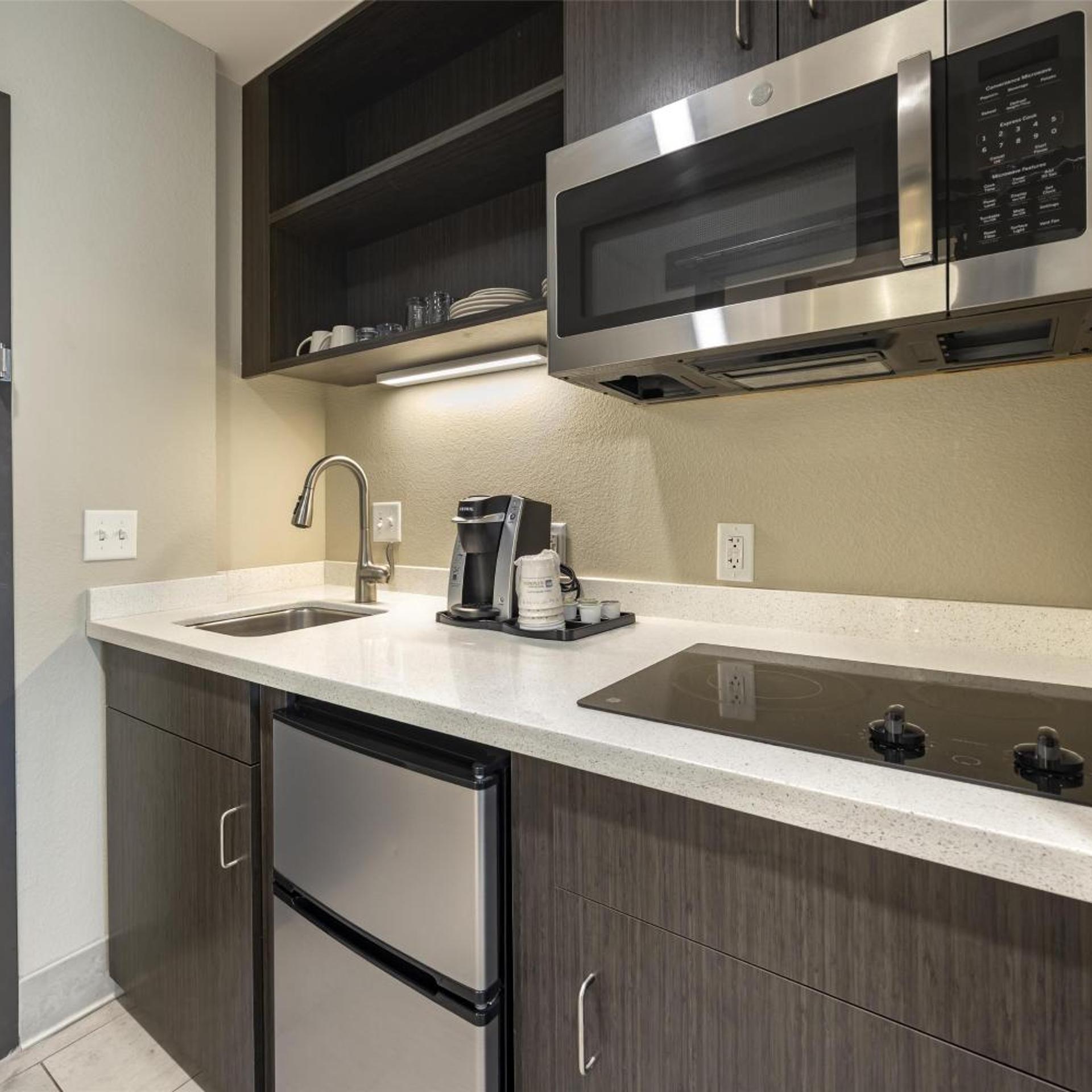 غرفة بسريرين كوين بمطبخ، Best Western Plus Executive Residency Jackson Northeast 3/5