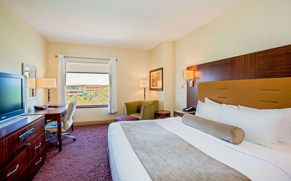 Sonesta Milwaukee West Wauwatosa 5/74