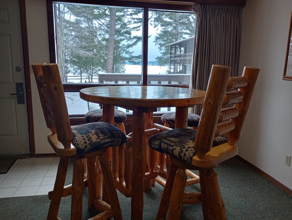 CENTERSTONE RESORT LAKE-AIRE 48/59