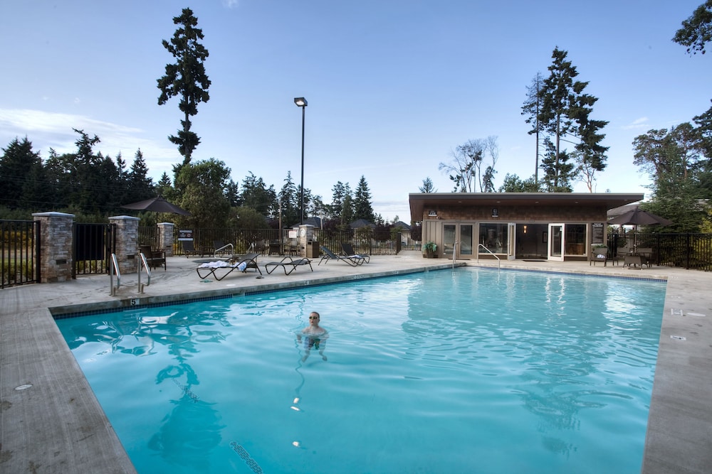 Sunrise Ridge Waterfront Resort 46/82
