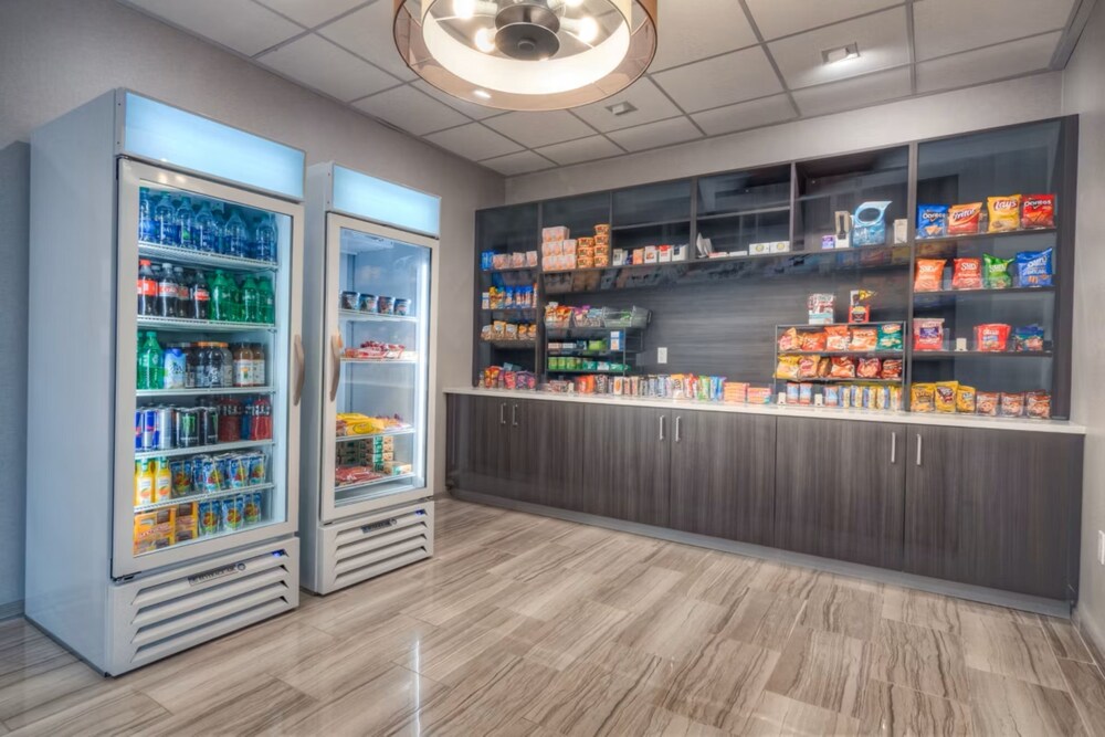 Candlewood Suites Tacoma Mall by IHG 45/57