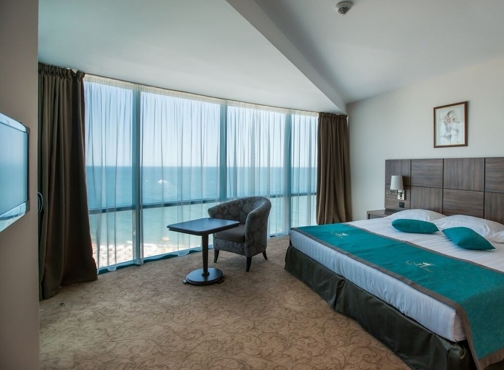 Marina Grand Beach 17/50