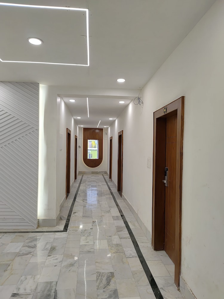 Muskan Hotel 31/48