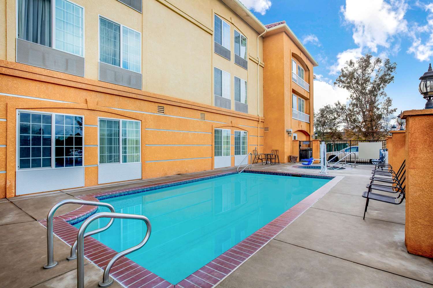 La Quinta Inn & Suites by Wyndham Fowler 34/61