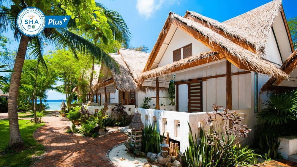 Sunshine Beach Resort 3/100
