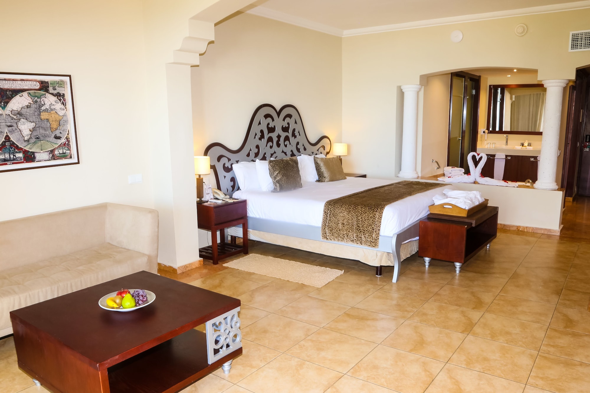 Interior, Colonial, Junior Suite, Ocean Front, Outdoor Jetted Tub، Majestic Colonial Punta Cana - All Inclusive 4/6