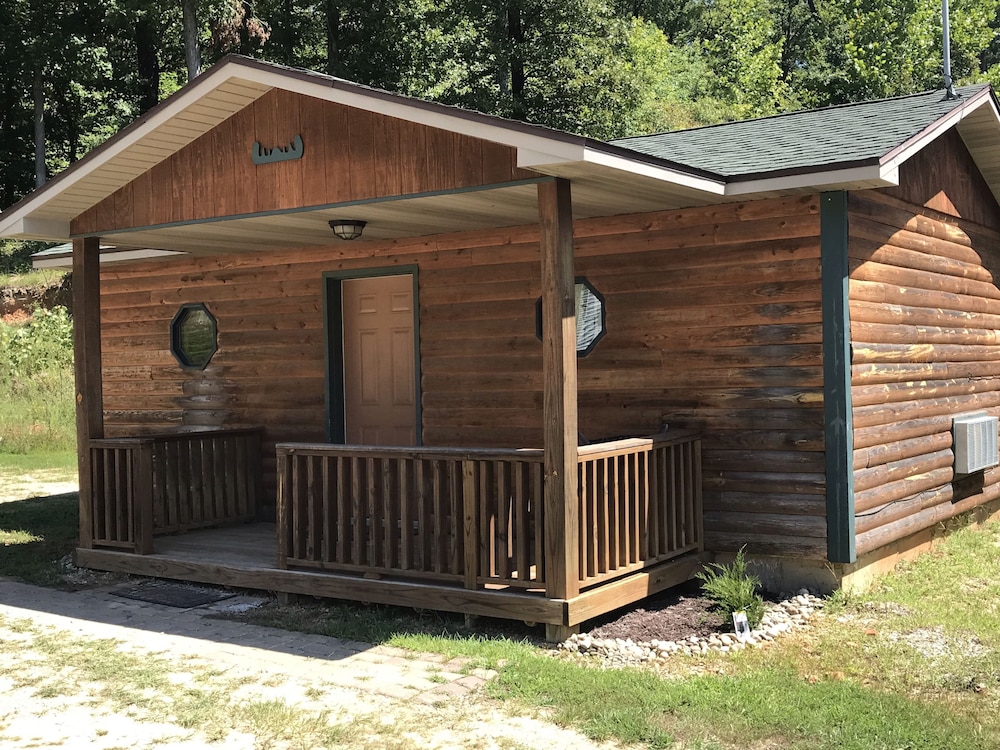 Bullwinkles Rustic Lodge 2/28