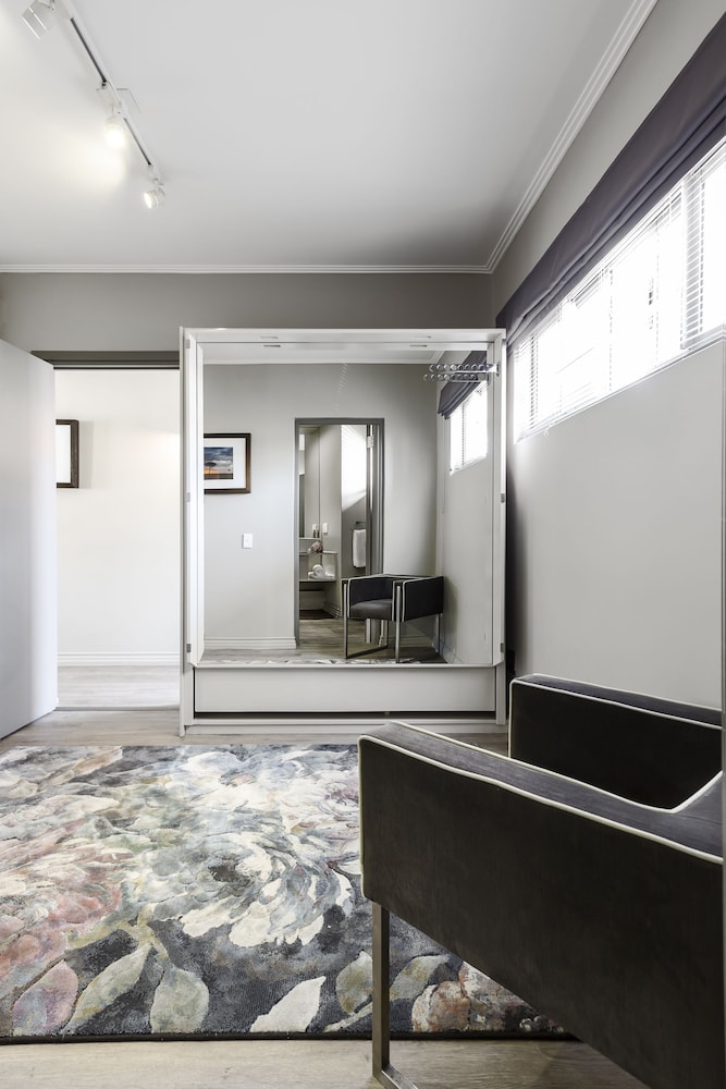The Hyde All-Suite Hotel 32/46