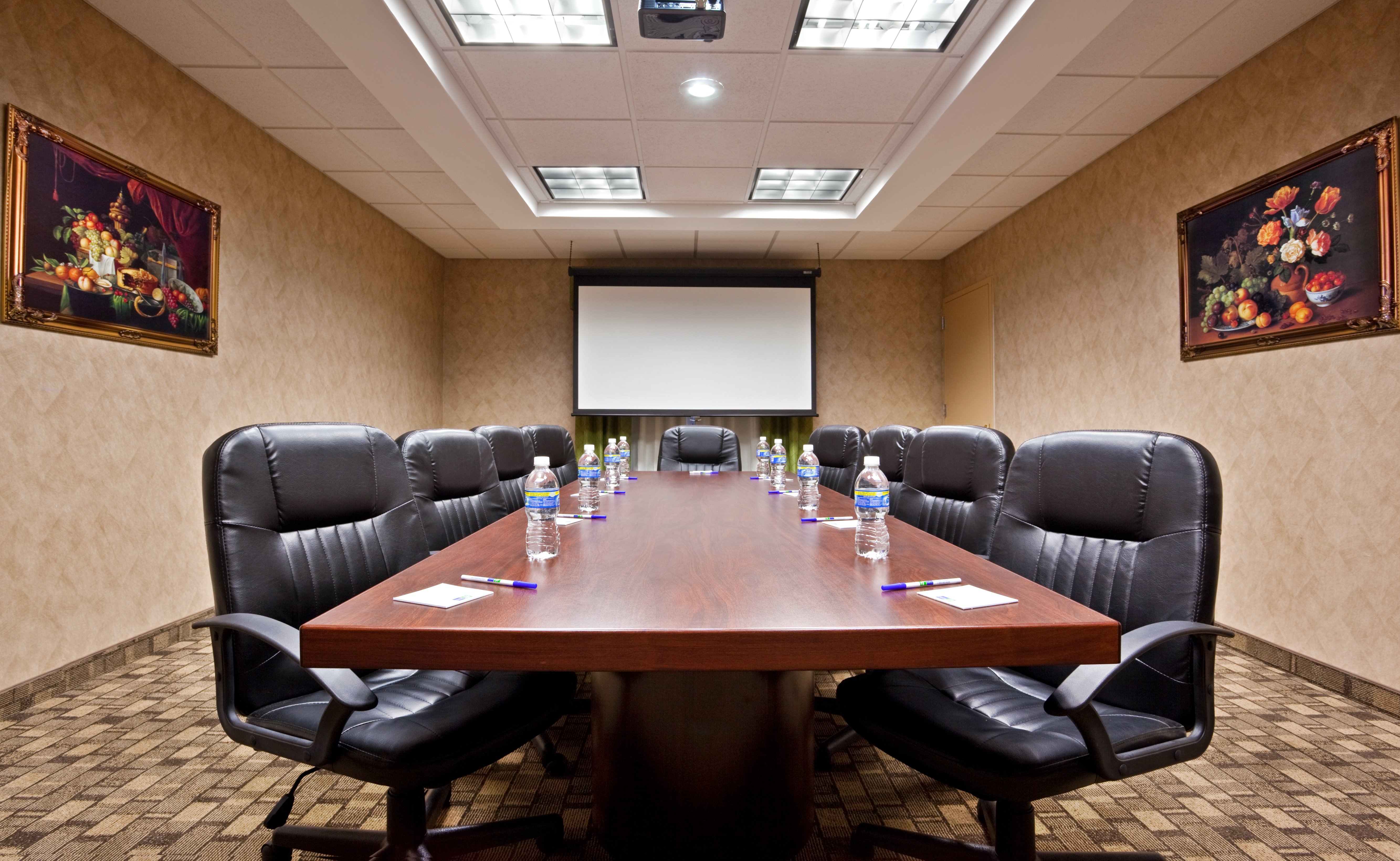 Holiday Inn Express & Suites North East (Erie I-90 Exit 41) 54/60