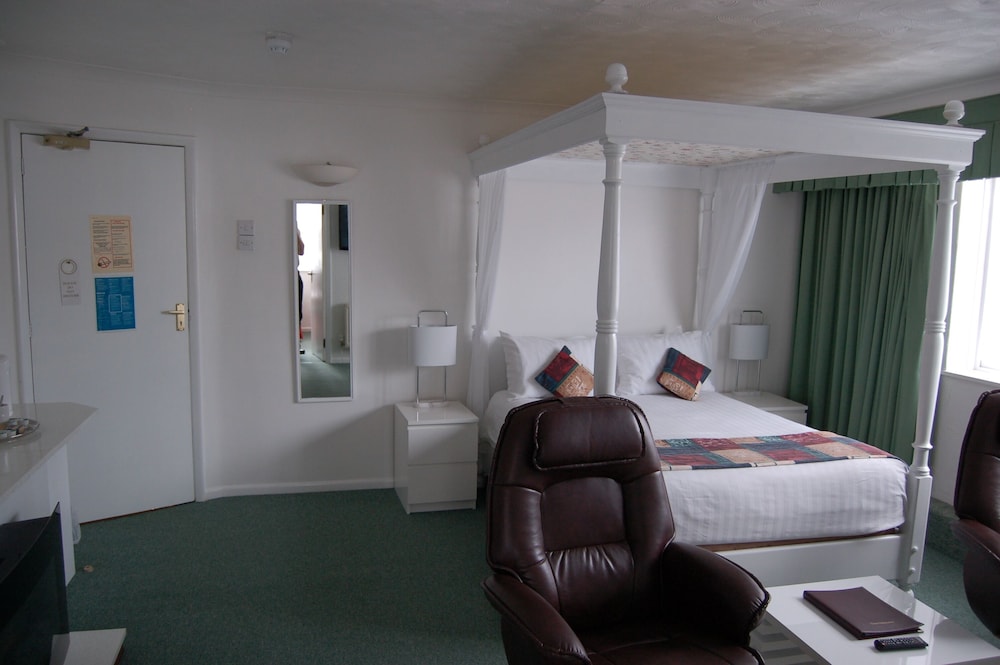 Four Poster, Double Bed