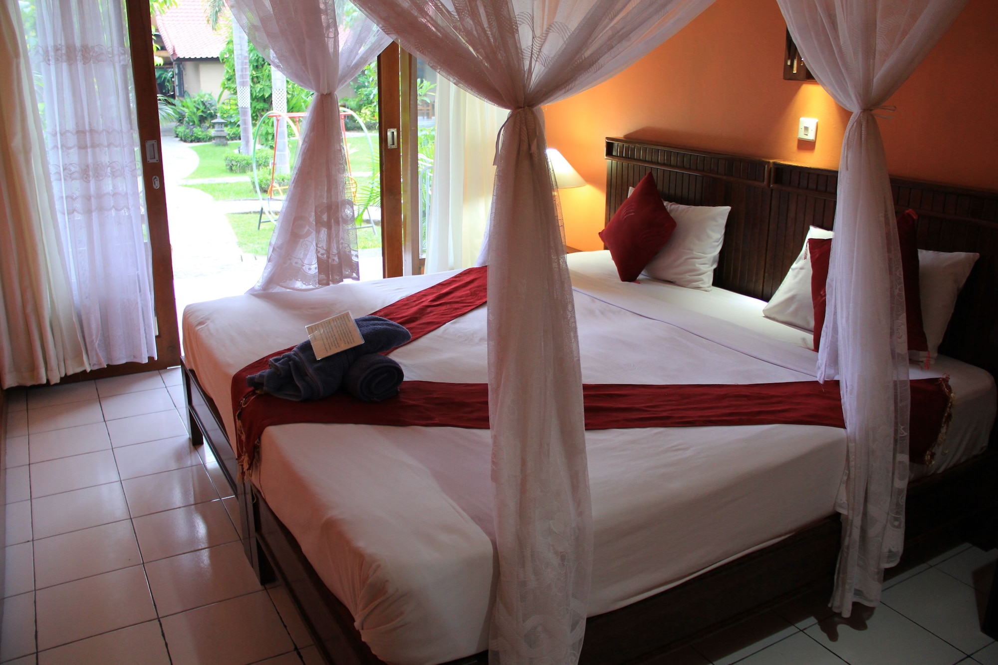 DELUXE, DOUBLE OR TWIN BED, GARDEN VIEW