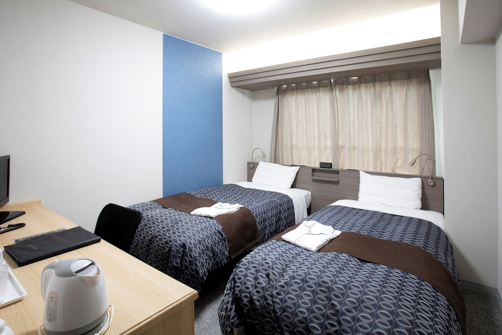 ROOM, TWIN BEDS