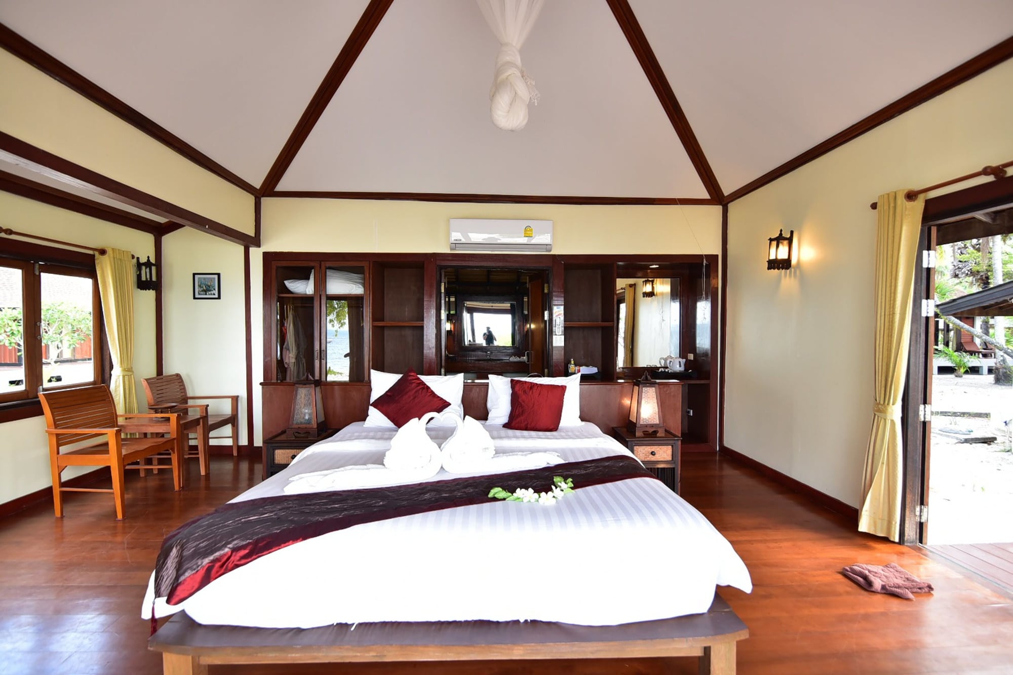 DELUXE, VILLA, DOUBLE BED, BEACH FRONT