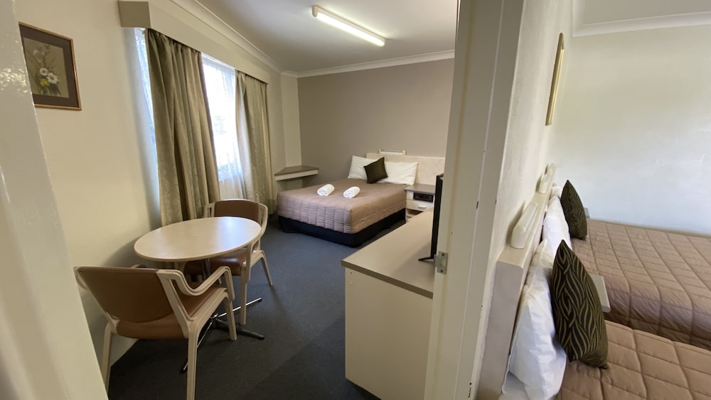 Sapphire City Motor Inn Inverell 30/34