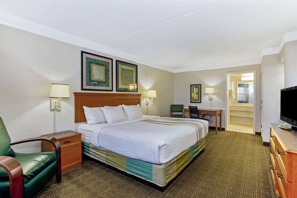 Ramada by Wyndham Westminster Denver 19/50