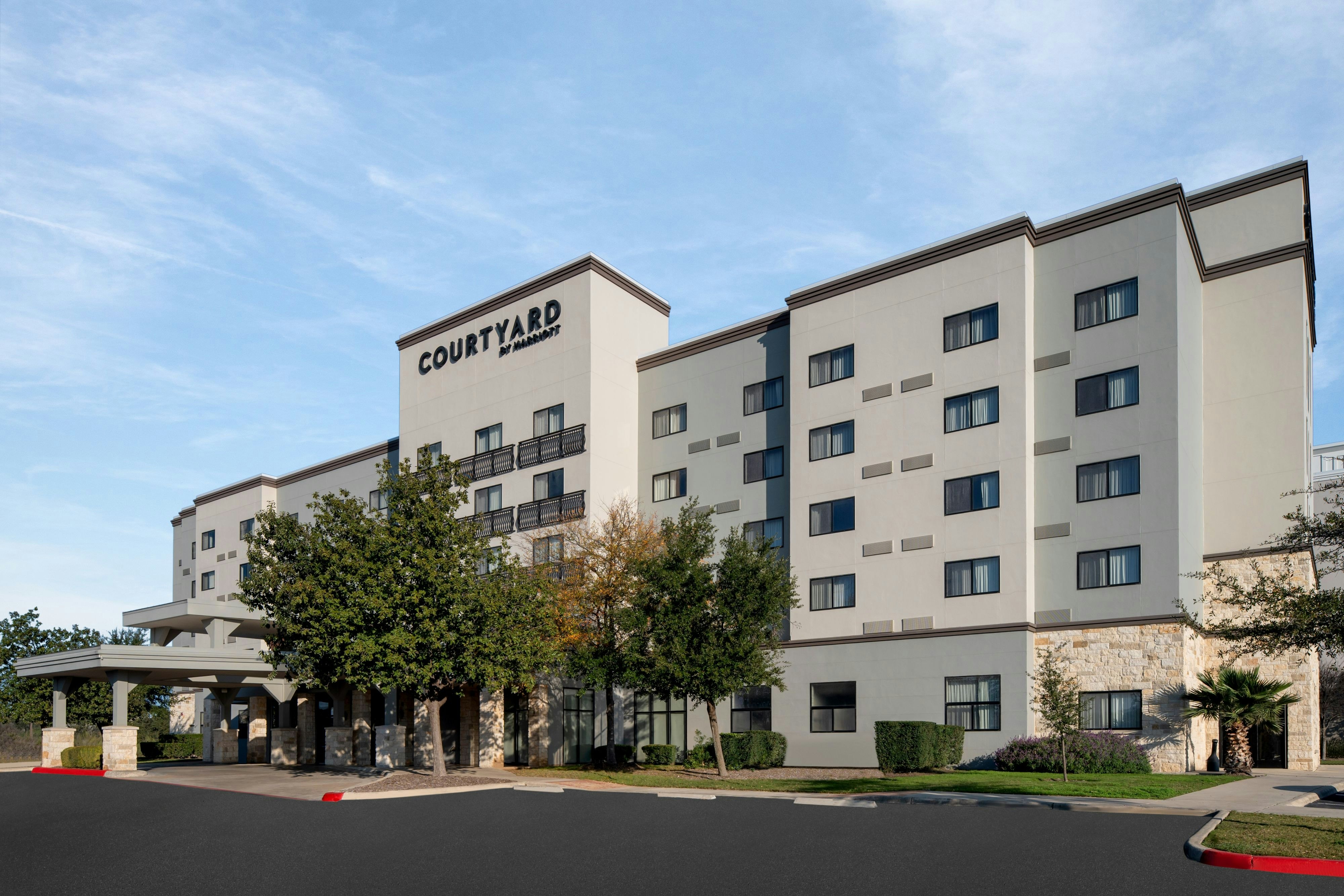 Courtyard By Marriott San Antonio Six Flags At The Rim 36/36