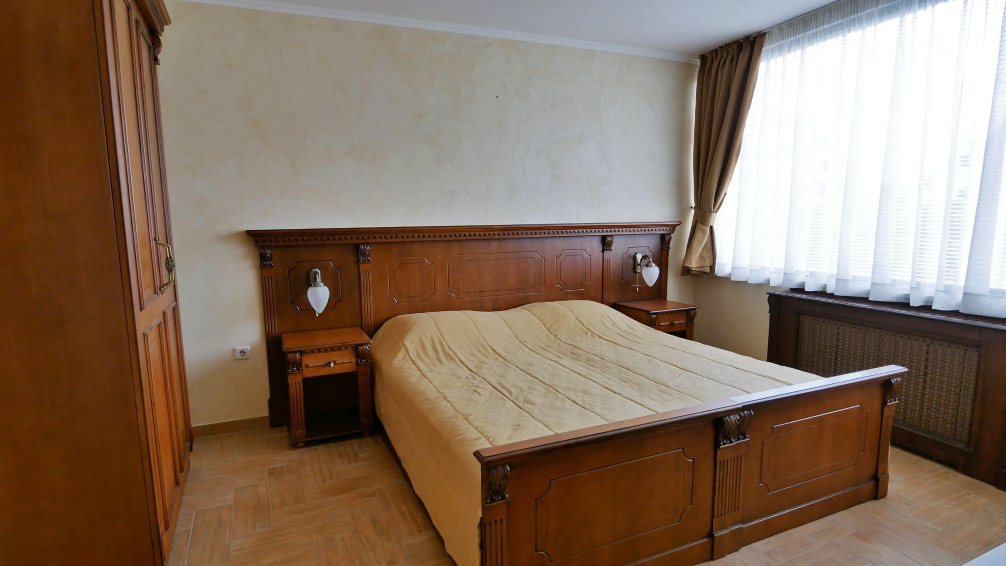 COMFORT, DOUBLE OR TWIN BED