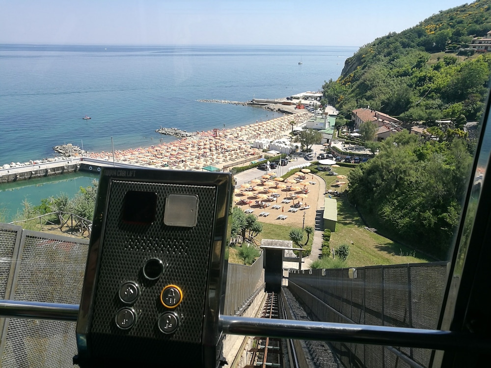 Albergo Capo Est 2/23