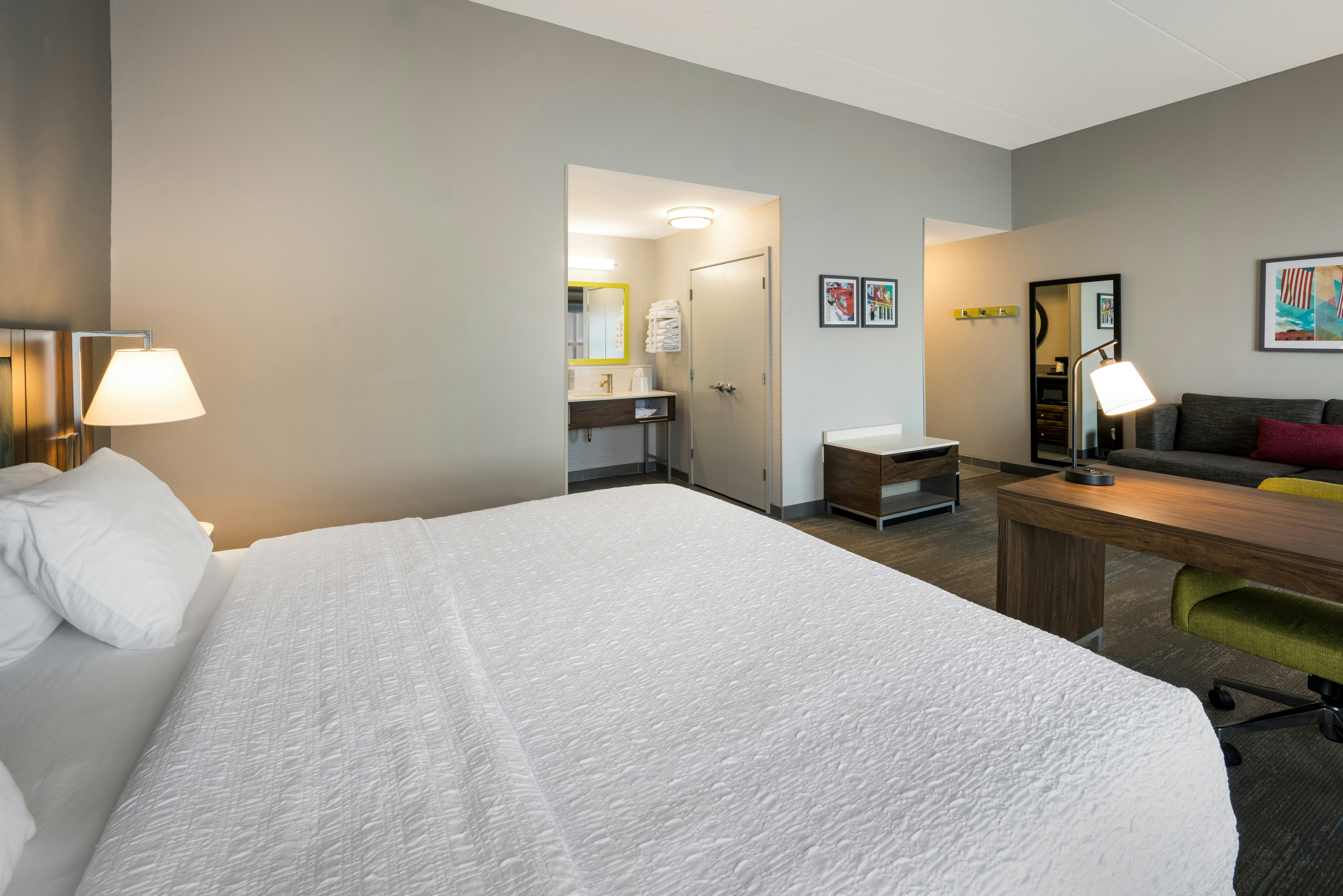 STUDIO, SUITE, KING BED