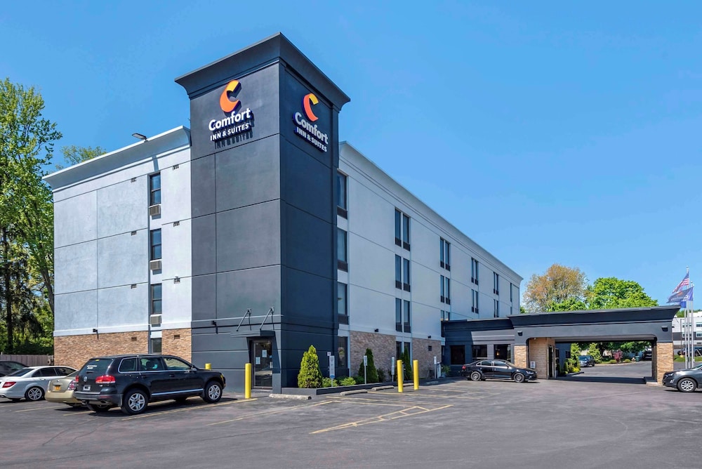 Comfort Inn & Suites Liverpool - Syracuse North 36/41