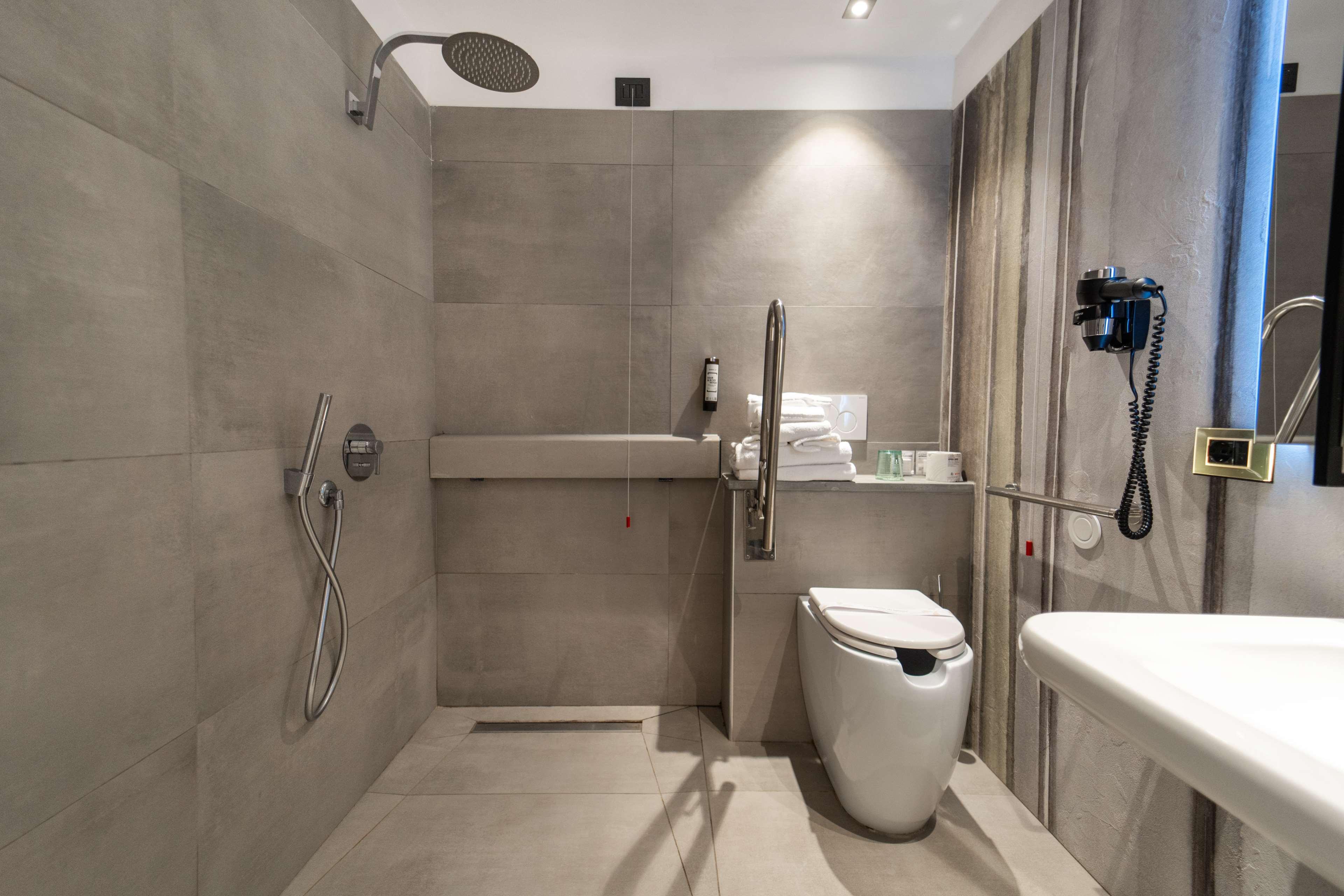 غرفة بسرير مزدوج لذوي الإعاقة، Best Western Plus Sabaudia Hotel & Spa 3/3