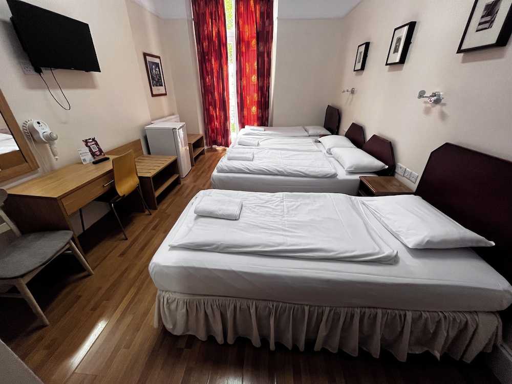 ROOM, QUADRUPLE, PRIVATE BATHROOM