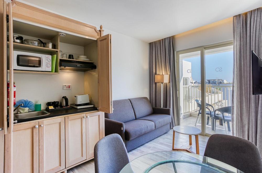 Solana Hotel & Spa 110/136