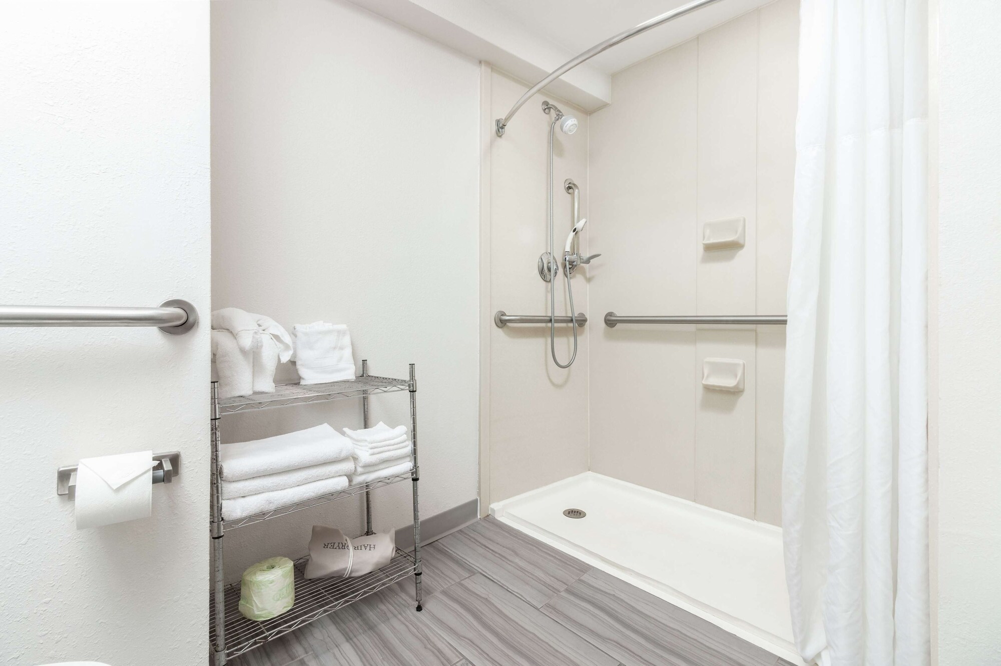 غرفة بسرير كينج بشرفة لذوي الإعاقة، Hampton Inn Daytona Beach Shores 3/3