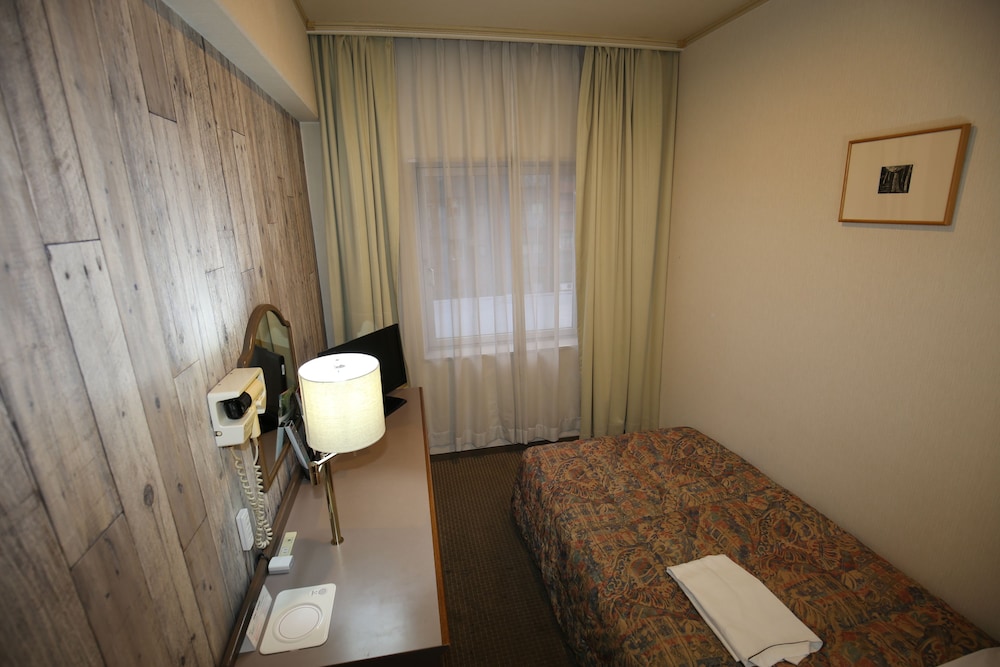 Apoa Hotel 31/33
