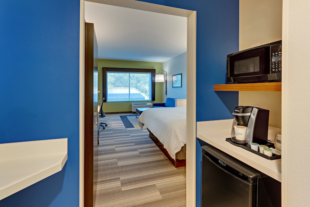 HOLIDAY INN EXPRESS AND SUITES WINSTON SALEM SW CLEMMONS 27/50