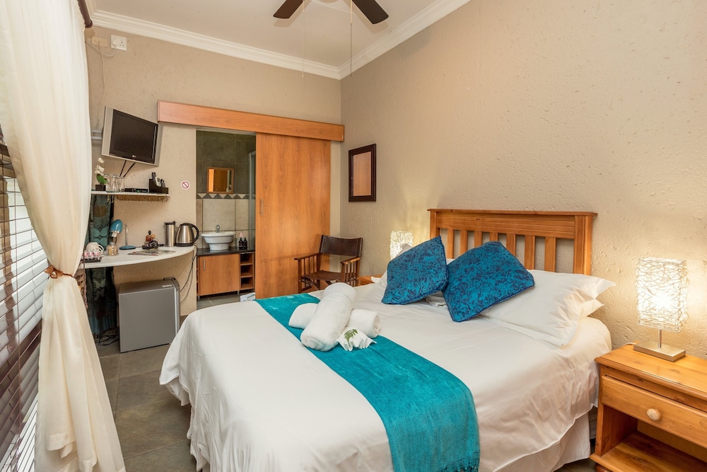 BLUE, BUDGET, DOUBLE BED