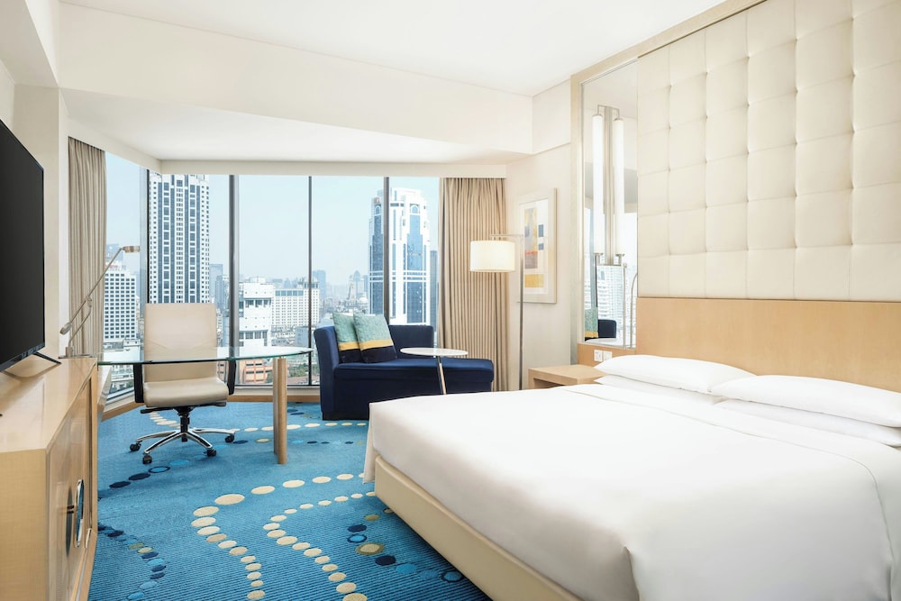 Bund, Club, King Bed, River View