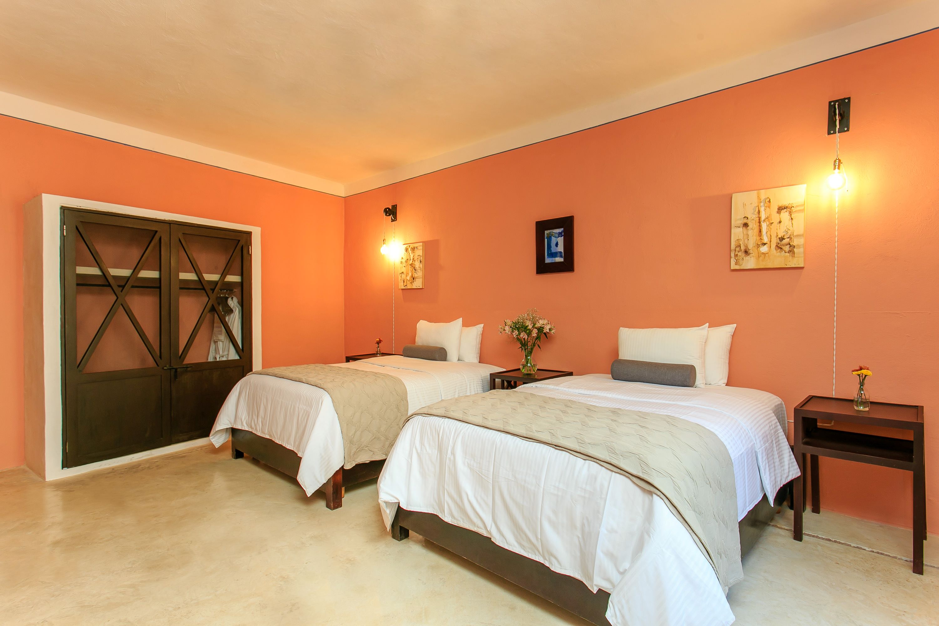 COLONIAL TWO BEDS