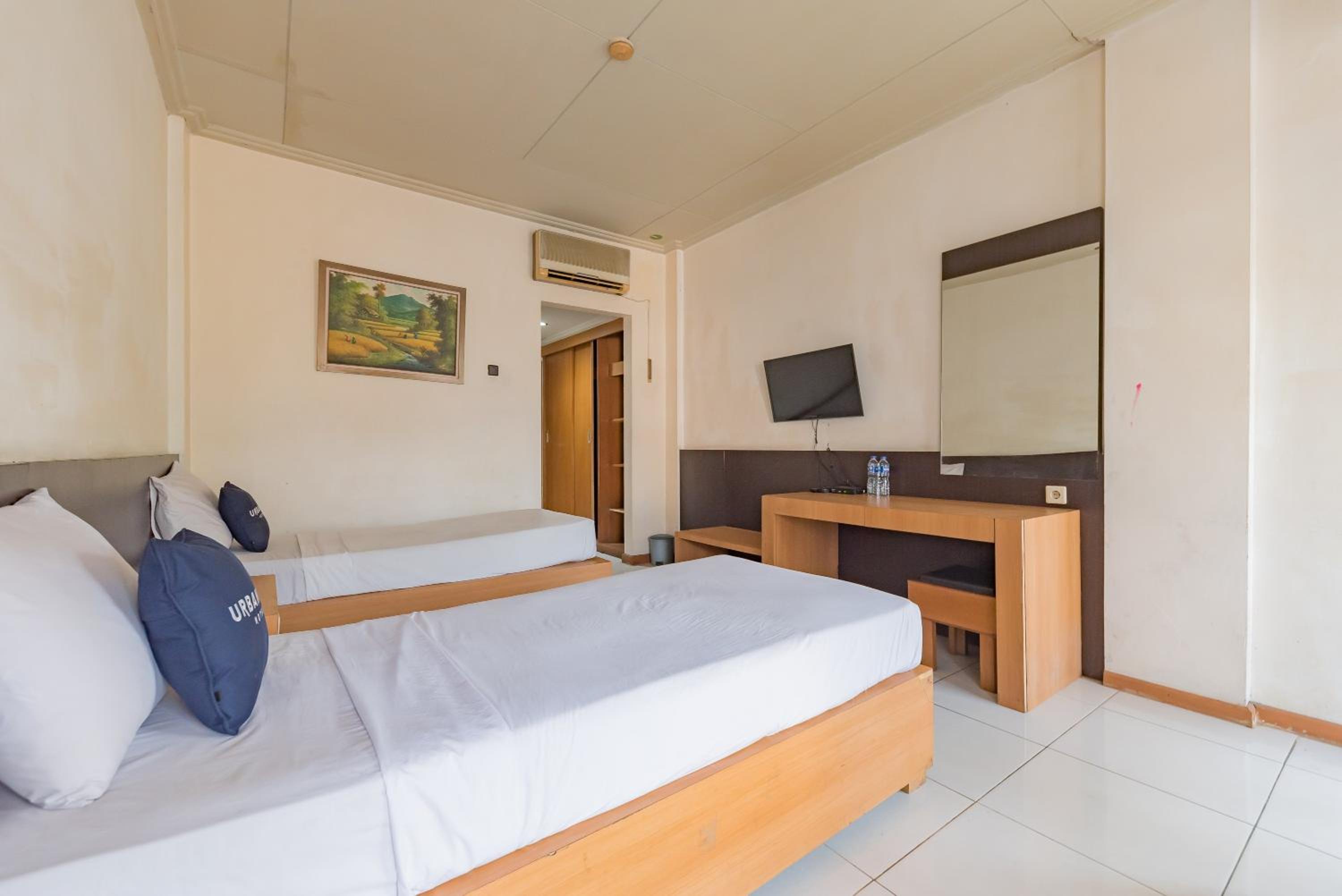 Crown Hotel Tasikmalaya 16/54