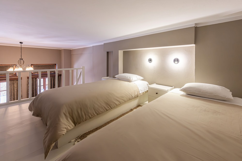 Ef Zin Studios and Suites 15/43